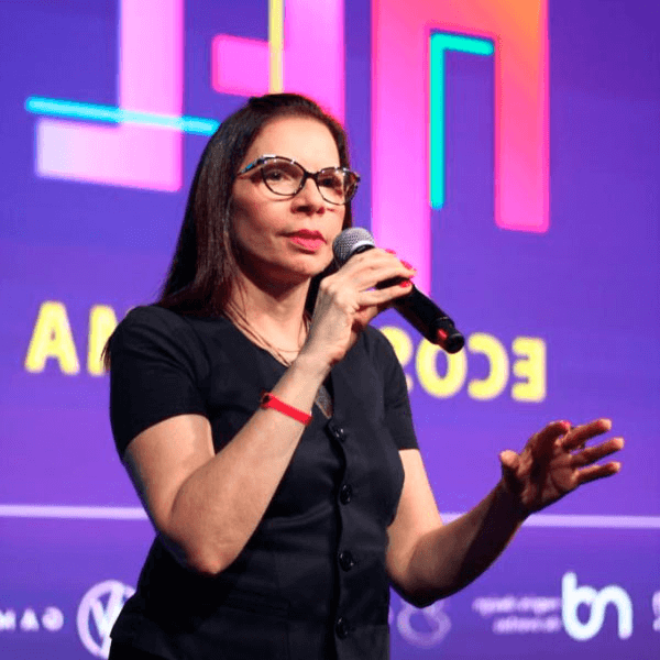 Waleska Farias, curso de formação em liderança, palestras corporativas, mentorias e coach