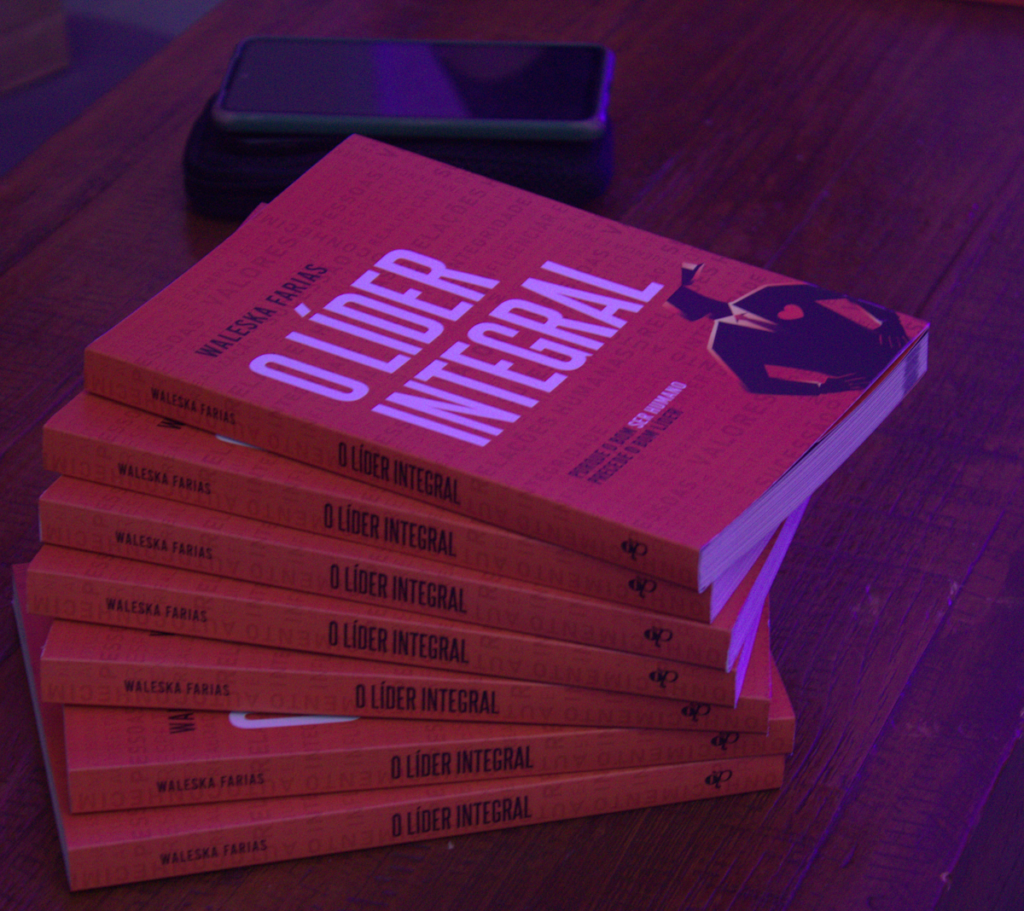 Livro O Líder Integral de Waleska Farias